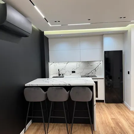 8th Floor Luxury 3 아파트