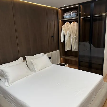 8th Floor Luxury 3 * 티라나
