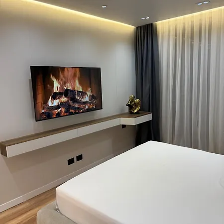 8th Floor Luxury 3 티라나