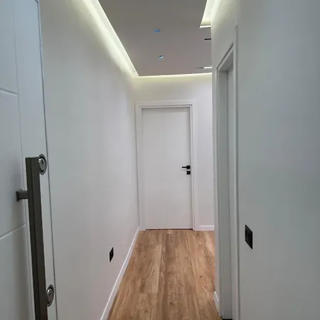 8th Floor Luxury 3 *