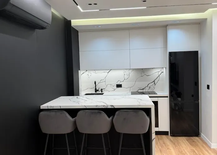 8th Floor Luxury 3 公寓