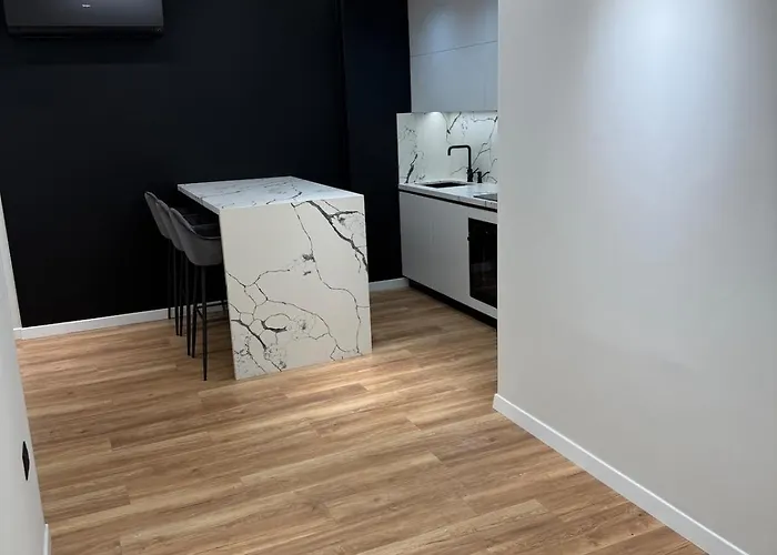 8th Floor Luxury 3 *