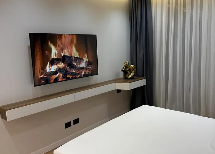 8th Floor Luxury 3 地拉那